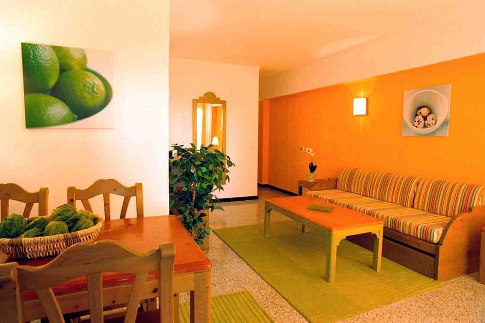 Aparthotel Niu D'Aus Porto Petro  Exterior photo